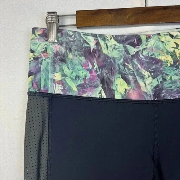 Lululemon Var-City Mesh Leg Crop Athletic Pants 8 - Picture 5 of 5